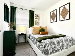 Updated Kitchen. Englewood. Long stays welcome! - Image 2