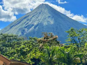 Red Village. Great views to Arenal's Volcano. A/C - Image 2