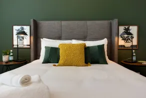 NEW Luxe 4BR 12 Beds - RoofDeck Views - Chefs Kitchen - Image 3