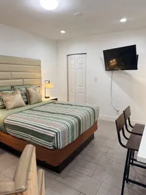 Bright & Modern private studio - Central - Image 5