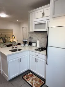 Bright & Modern private studio - Central - Image 3