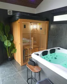 Cozy Loft with Sauna and Hot Tub - Image 3