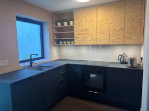 Newly refurbished flat 5 mins from train station - Image 2