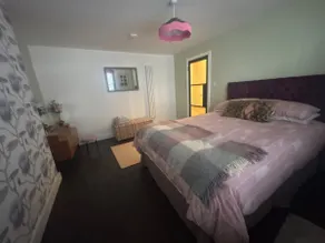 Newly refurbished flat 5 mins from train station - Image 4