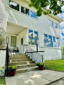 Charming Victorian Getaway by Lake Shelbyville - Image 3