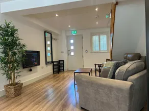 Apt 4 - Silver Spruce - Image 3