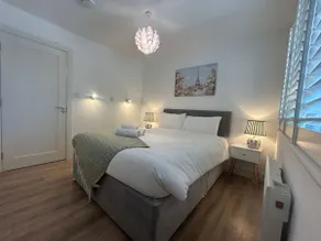 Apt 4 - Silver Spruce - Image 4
