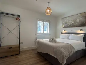 Apt 4 - Silver Spruce - Image 5