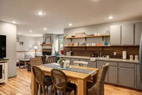Comfortable 5 Bed Lower-Level Suite - Image 3