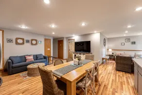 Comfortable 5 Bed Lower-Level Suite - Image 4