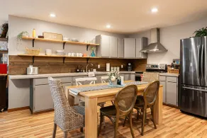 Comfortable 5 Bed Lower-Level Suite - Image 5