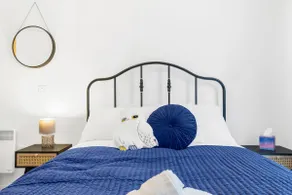 Luxury 2Bed Spacious Apartment- City Centre- Free Parking - Image 2