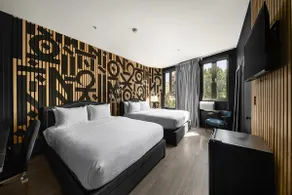Double Queen Room, At the Audemar Hotel - Image 2