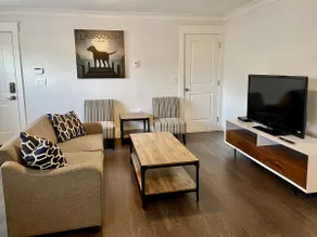Fleetwood Gem | King Bed | Full Kitchen | Private - Image 3