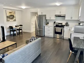Fleetwood Gem | King Bed | Full Kitchen | Private - Image 5