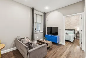 SAL | Chic & Cozy 1BR/1BA Suite at City Hall - 5 - Image 2