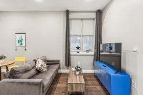 SAL | Chic & Cozy 1BR/1BA Suite at City Hall - 5 - Image 3