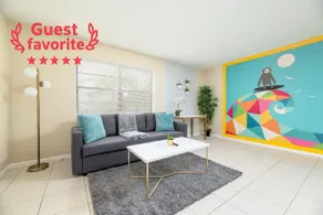 Chic Beach Apartment in Prime FLL Location 1BR/1BA - Image 4