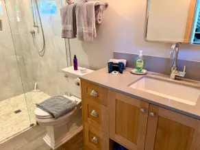 Pear Tree Cottage in Charming Ballard - Image 4
