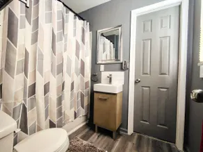 Cozy 2BR | 10 Min Downtown | 5 Min Raceway - Image 5