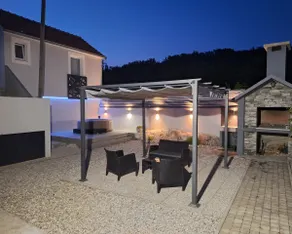 Private villa • pool & jacuzzi near Makarska - Image 5