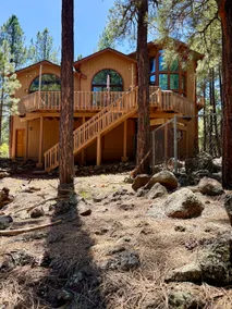 Grand Cabin In the Trees. 10 Mins from Downtown. - Image 5
