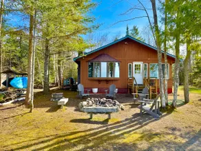 Waterfront on Lake Huron- NEW Kitchen & Bathroom - Image 4