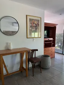 Spacious with large windows · 3 guests - Image 3