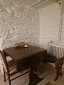 Newly renovated, cozy and central basement apartment - Image 5
