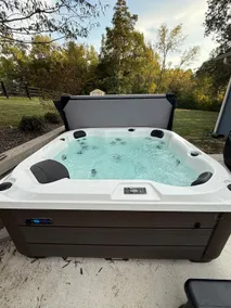 On The Rocks - now with a Hot Tub! - Image 2