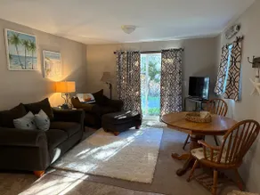 2 bedroom apt in a comfortable quiet setting - Image 3