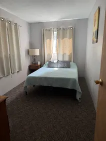 2 bedroom apt in a comfortable quiet setting - Image 4