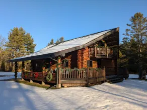 Private 3 BR 1.5 BA log cabin on 34 acres, driveway is 150' from trails - Image 2