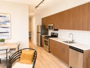 Lovely One Bedroom Suite in Downtown Sidney - Image 2