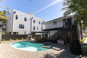 Elegant 5BR Historic Gem w/ pool, walk to Bayshore - Image 2