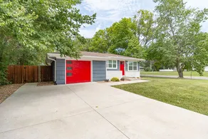 Luxury Home in Lawrence - Image 3