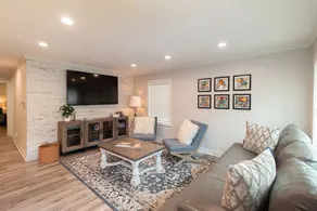 Luxury Home in Lawrence - Image 4