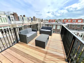 Stunning Rooftop apt: Free Bikes & Beach Nearby - Image 2