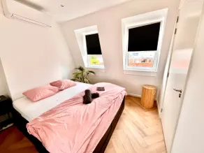 Stunning Rooftop apt: Free Bikes & Beach Nearby - Image 5