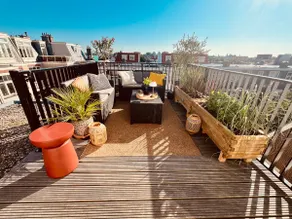 Stunning Rooftop apt: Free Bikes & Beach Nearby - Image 4