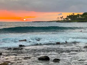 The ❤️ of Kona Town! Walk to Beach Shops & Food! - Image 2