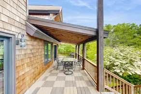 4BR renovated home w/ mtn views, deck - Image 3