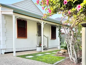 2BR TownCottage in the Heart of Springfield Lakes - Image 2