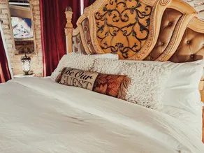 The Uptown - King Suite on Abbeville's Historic Square - Image 4