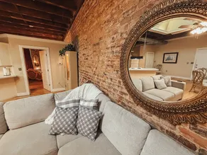 The Uptown - King Suite on Abbeville's Historic Square - Image 5