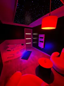 Chic and cozy apartment - Image 2
