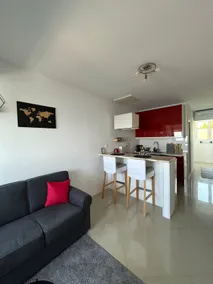 Sea View Apartment - Sunny day - Image 2