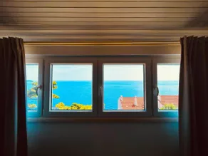 Sea View Apartment - Sunny day - Image 3