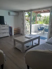 Modern apartment near beach, shops & Oistins. - Image 2