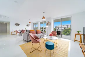 Exclusive 2BR Apt Pool Jacuzzi Walk to Shops - Image 4